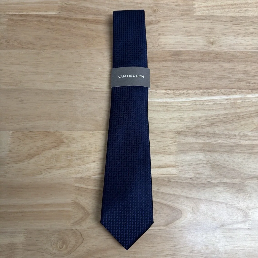 Van‎ Heusen Silk Navy Checkered Design Neck Tie New With Tags Navy Blue Preppy